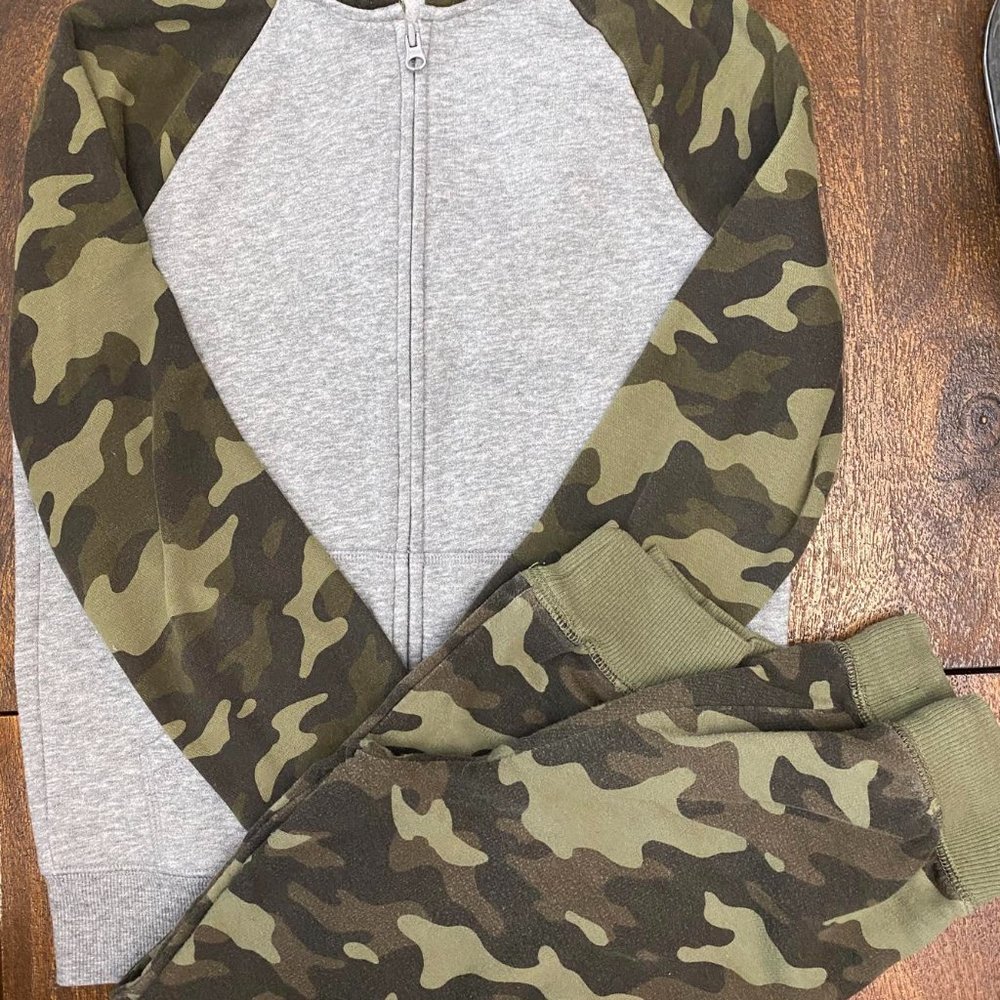 Jumping Beans Boys Camo Sweatsuit Size 7/8